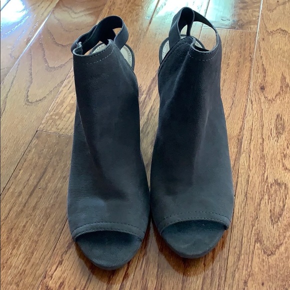 Open toe booties - Picture 2 of 3